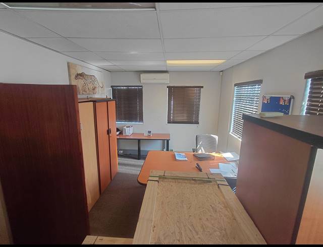 573M² OFFICE FOR SALE IN BRYANSTON